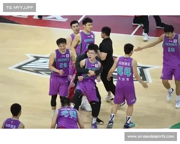 联盟三分浪潮加剧,传统内线战术价值再引争议 联盟三分浪潮加剧,传统内线战术价值再引争议